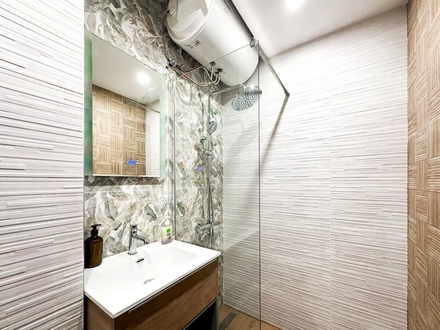Park & Metro Nearby Washer Modern Bathroom Sofia